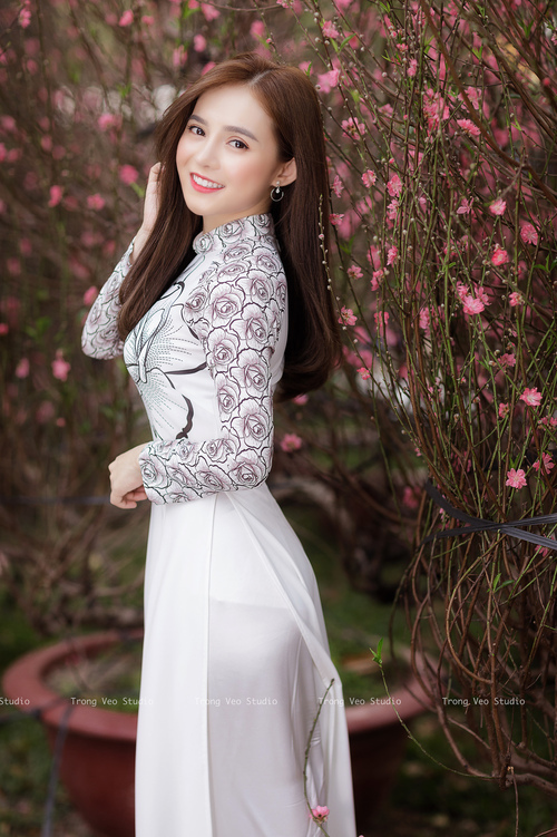 _电子竞技世界冠军赛：虚拟战场的王者归来_，电子竞技比赛现场