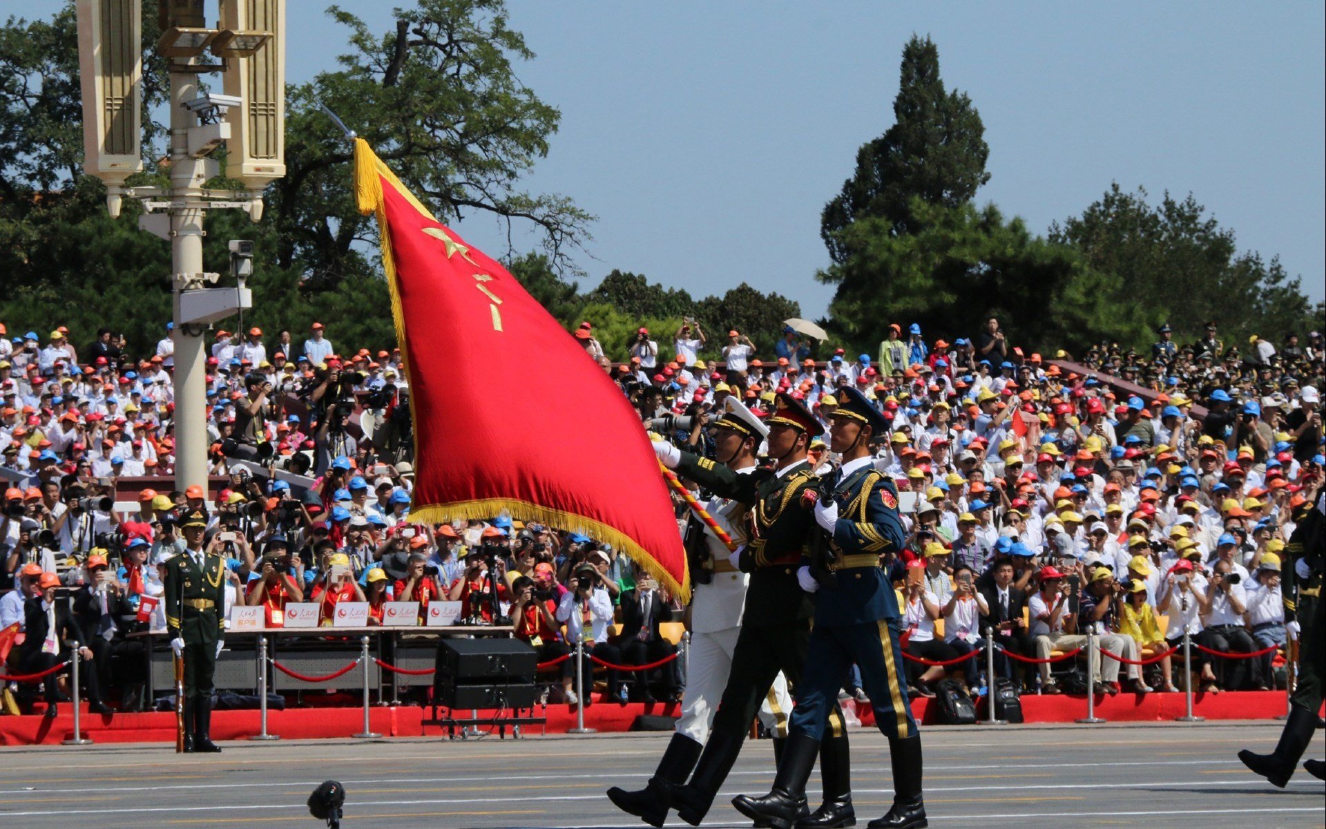 “天气考验:暴雨、雪雾的极端挑战”,天气预报的暴雨